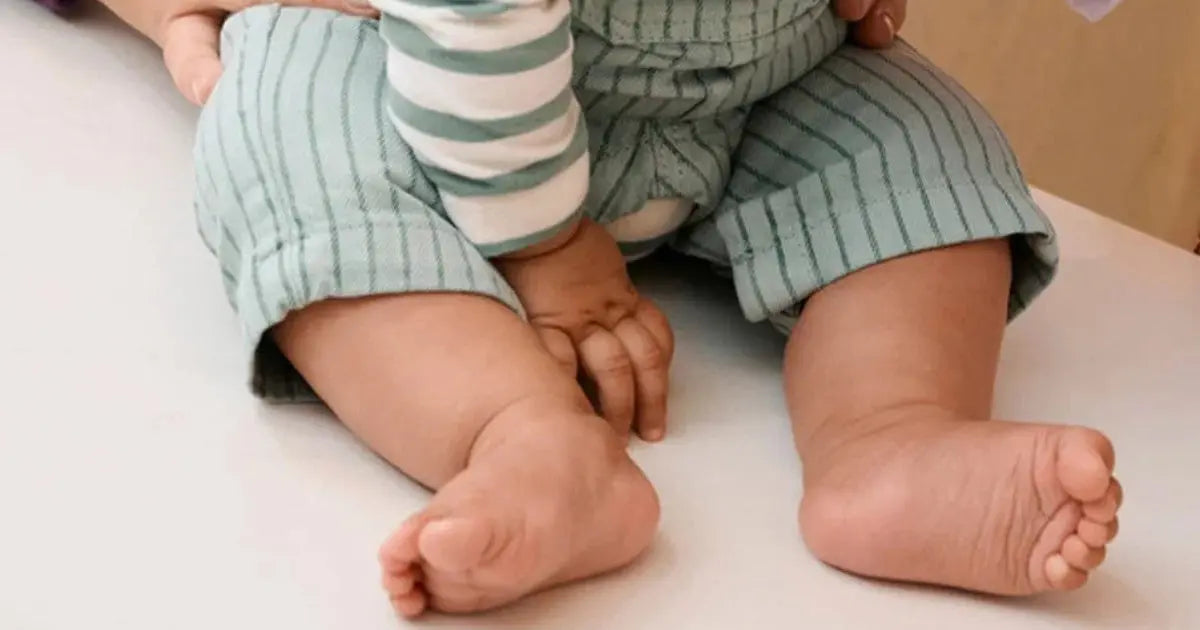 Newborn hunger cues vs comfort: Baby communication tips