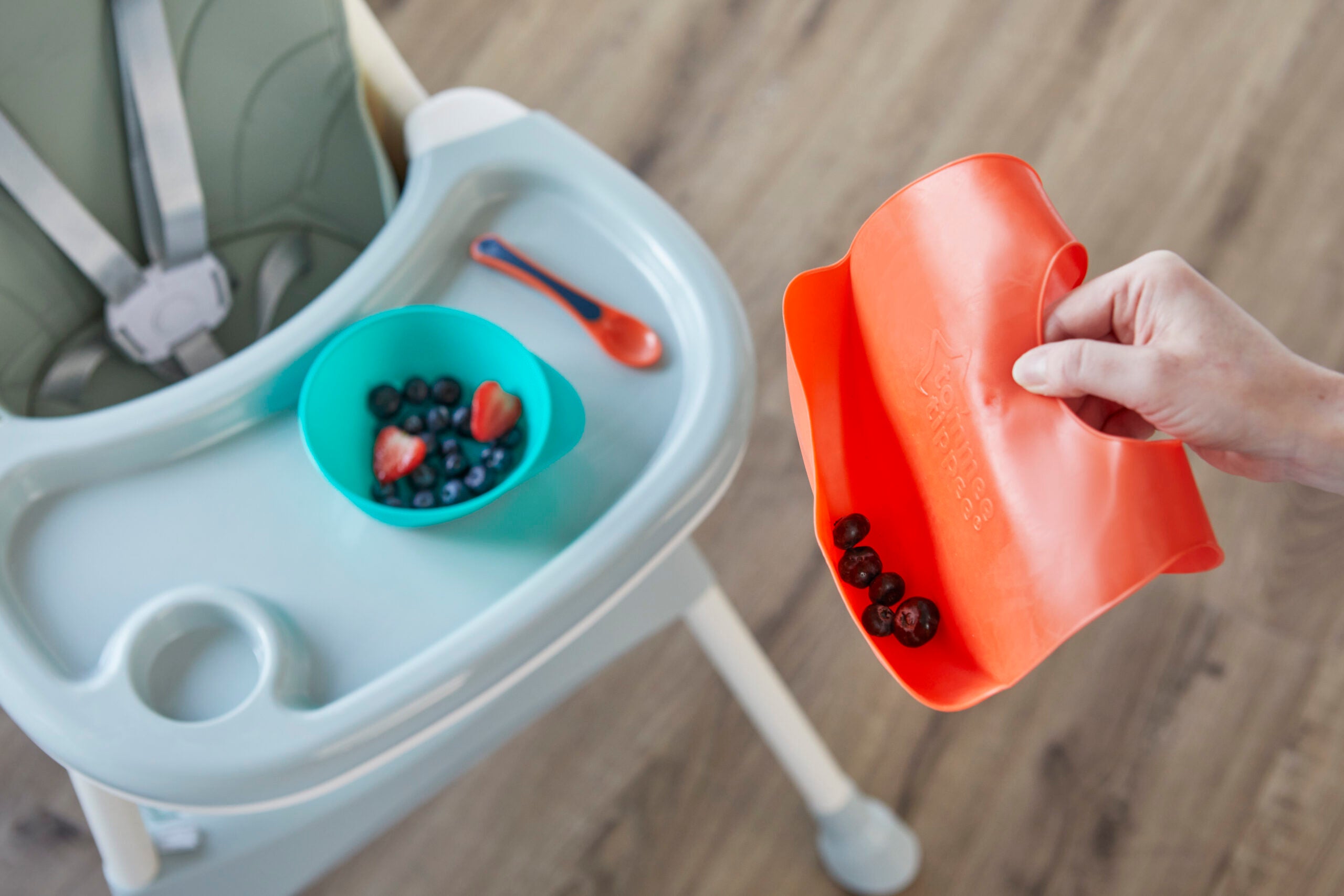 Tommee Tippee Roll n Go Bib