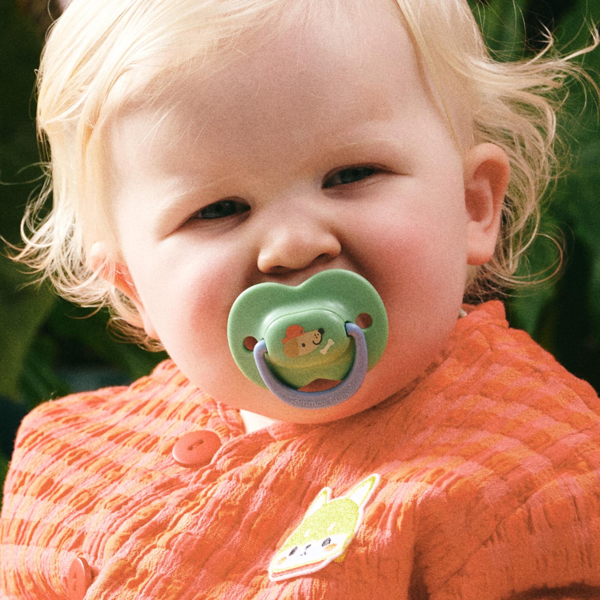 Tommee Tippee Ultimate Fit Decorated Soother 6-18m Boy - Brown